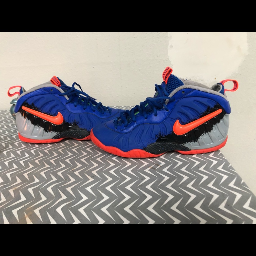 Boys Nike shoes. Size 6.5Y.
